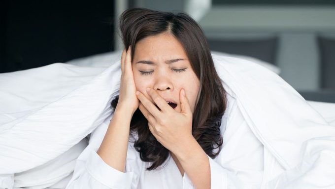 Trật khớp hàm, không khép được miệng do ngáp lớn
