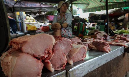 Thịt heo, rau xanh tăng giá mạnh