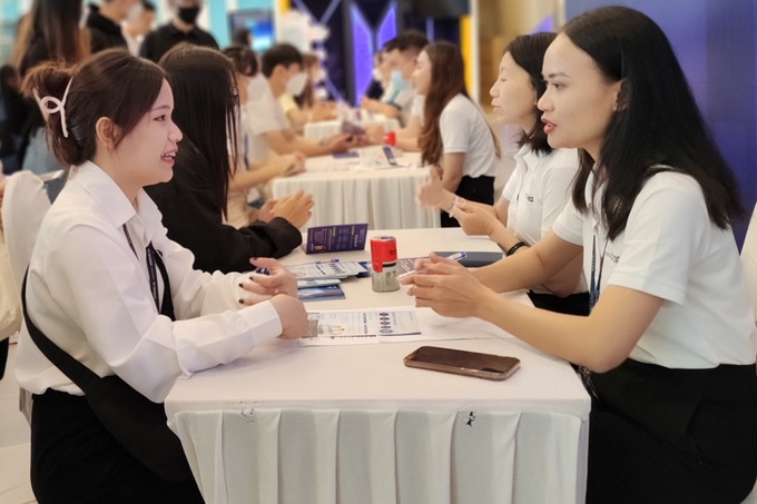 Khó tuyển người vì khoản... thưởng Tết
