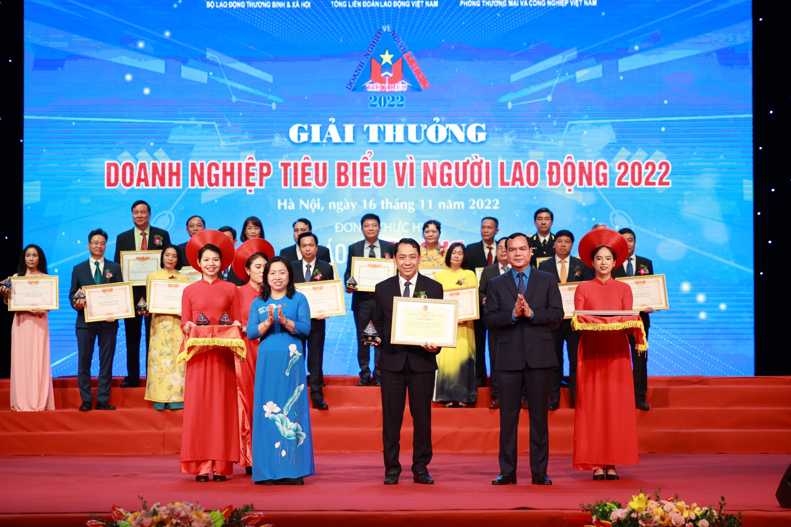 MobiFone trở thành doanh nghiệp tiêu biểu vì người lao động 2022