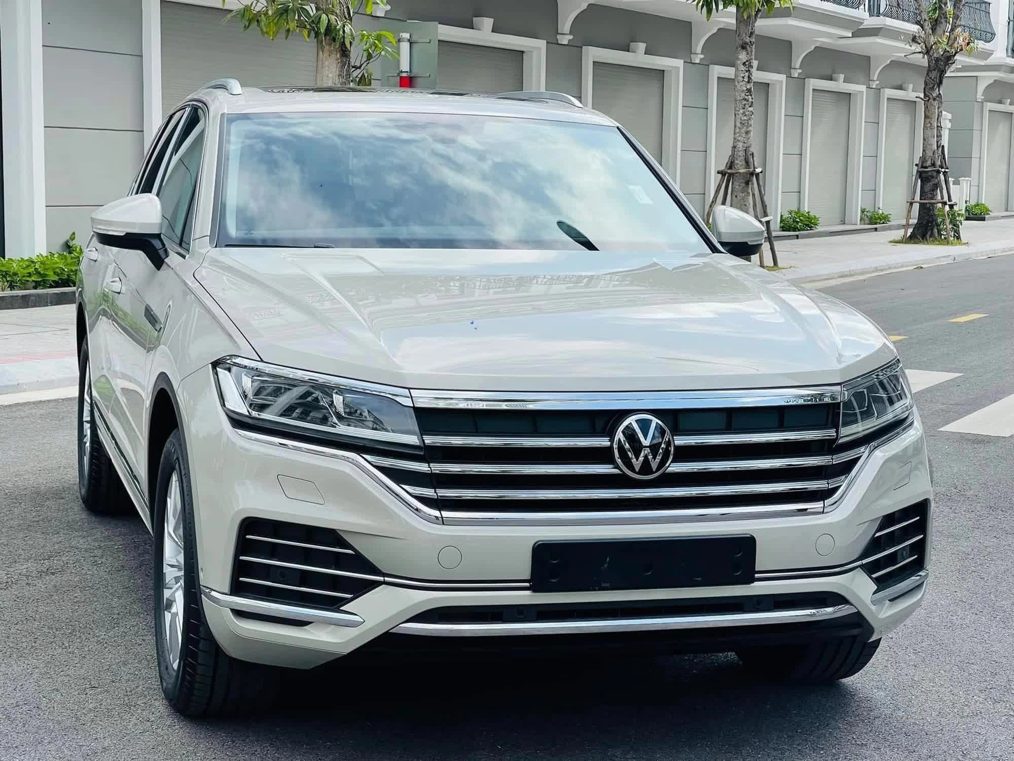 Ra mắt chưa đầy 2 tháng, Volkswagen Touareg tăng giá 100 triệu đồng