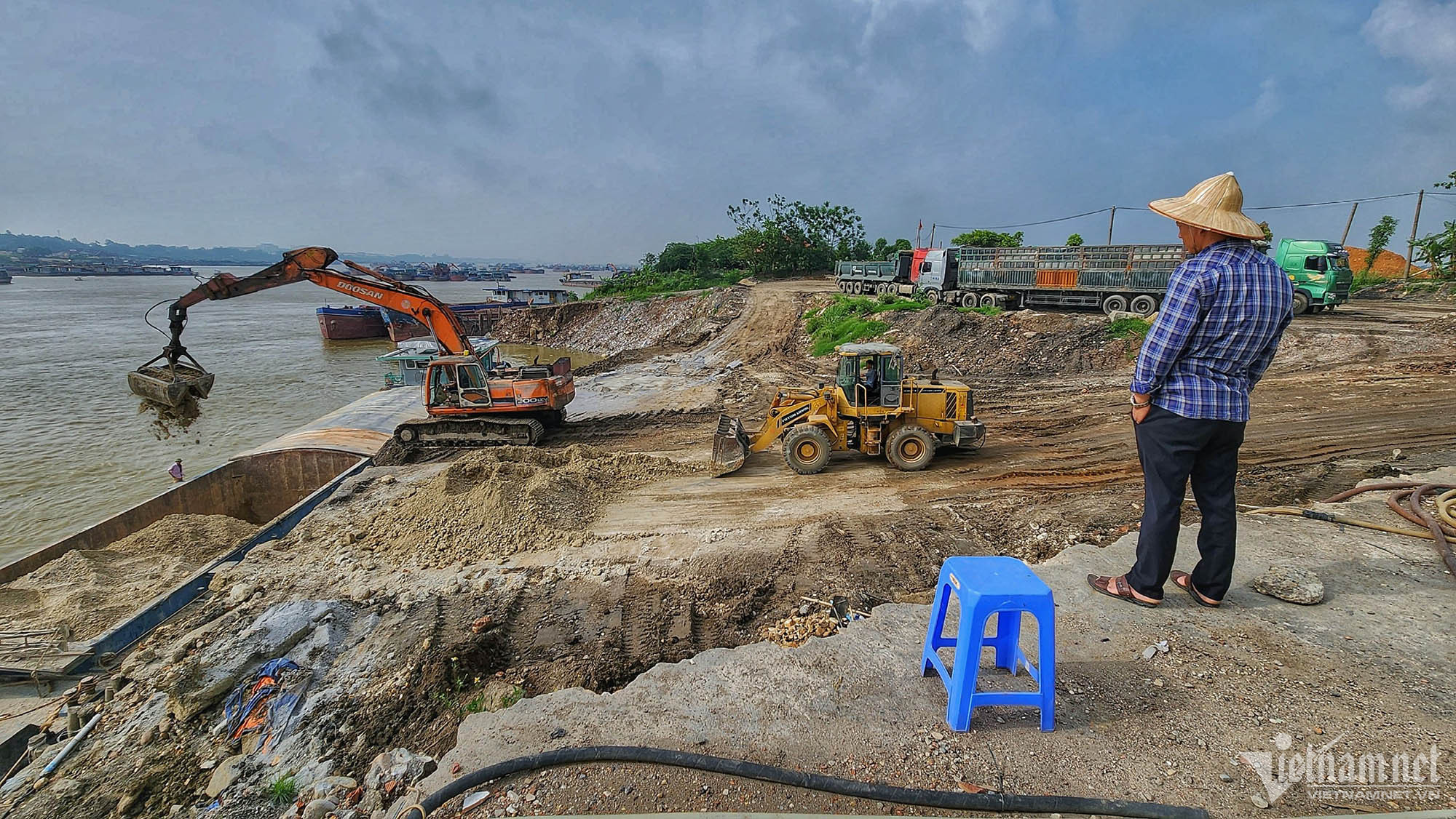 Chủ tịch tỉnh Phú Thọ yêu cầu kiểm tra bến cảng 'chui' ven sông Lô